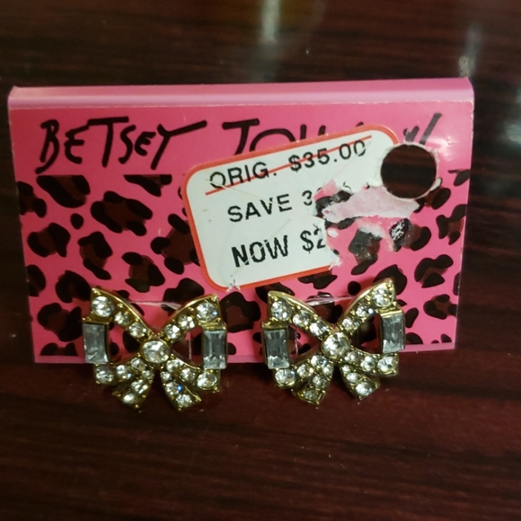 Betsey Johnson Bow Stud Earrings - Picture 1 of 5